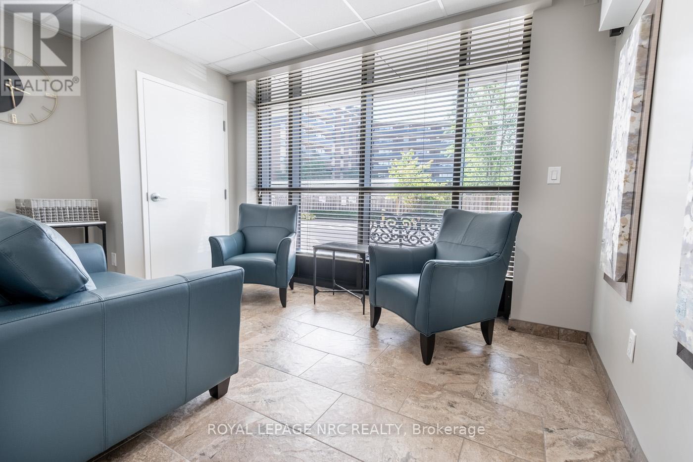 404 - 379 Scott Street, St. Catharines, Ontario  L2M 0B7 - Photo 11 - X12387394