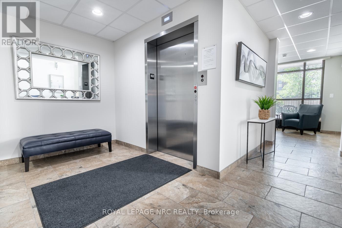 404 - 379 Scott Street, St. Catharines, Ontario  L2M 0B7 - Photo 12 - X12387394