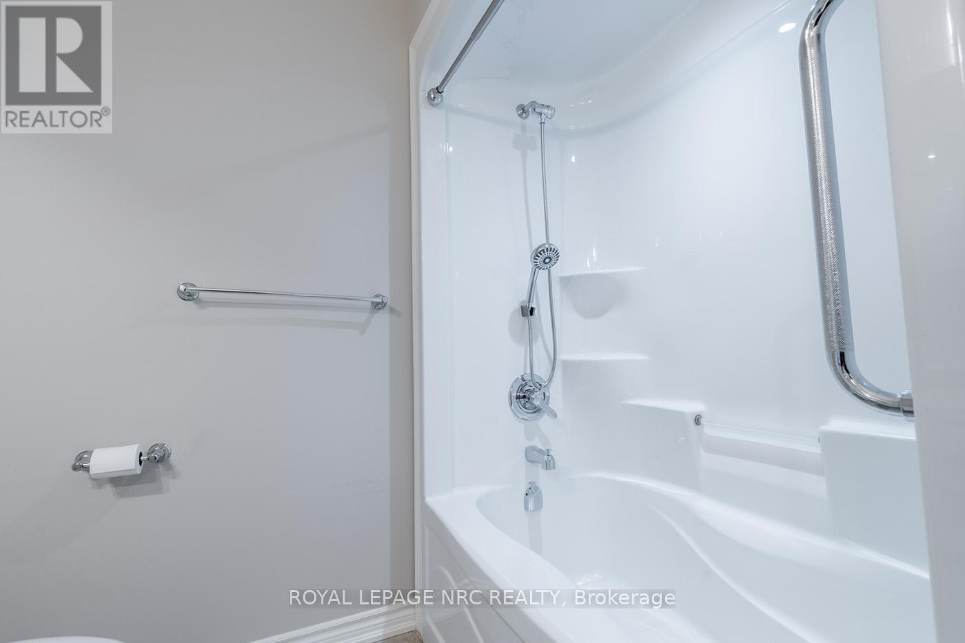 404 - 379 Scott Street, St. Catharines, Ontario  L2M 0B7 - Photo 34 - X12387394