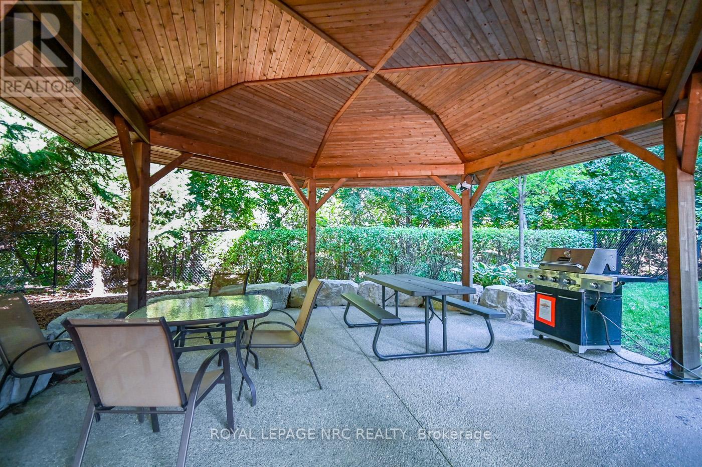 404 - 379 Scott Street, St. Catharines, Ontario  L2M 0B7 - Photo 6 - X12387394