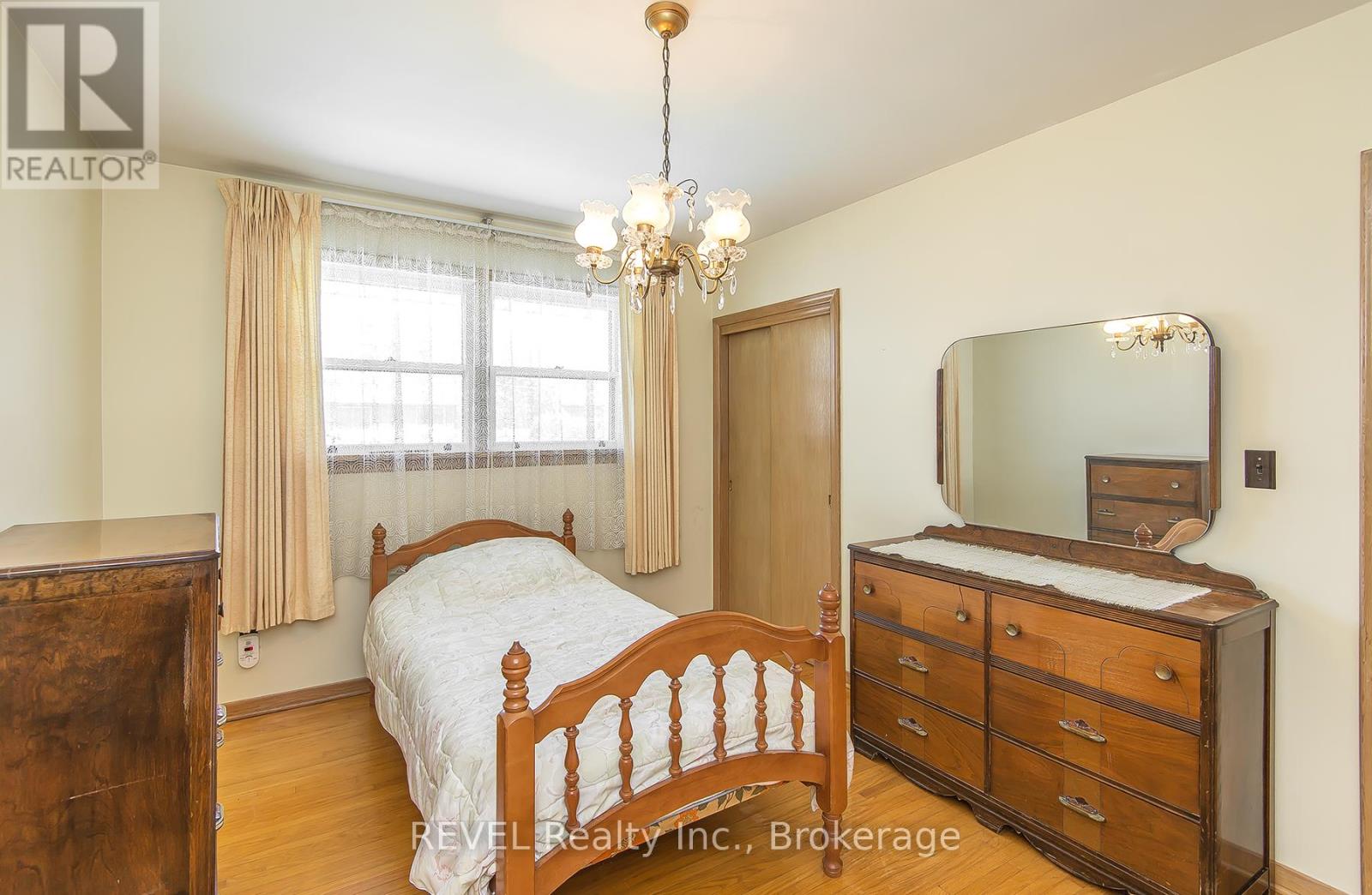 9 Hawthorne Avenue, St. Catharines, Ontario  L2M 6A8 - Photo 12 - X12387933