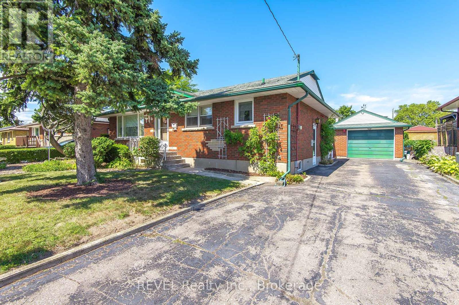 9 Hawthorne Avenue, St. Catharines, Ontario  L2M 6A8 - Photo 2 - X12387933