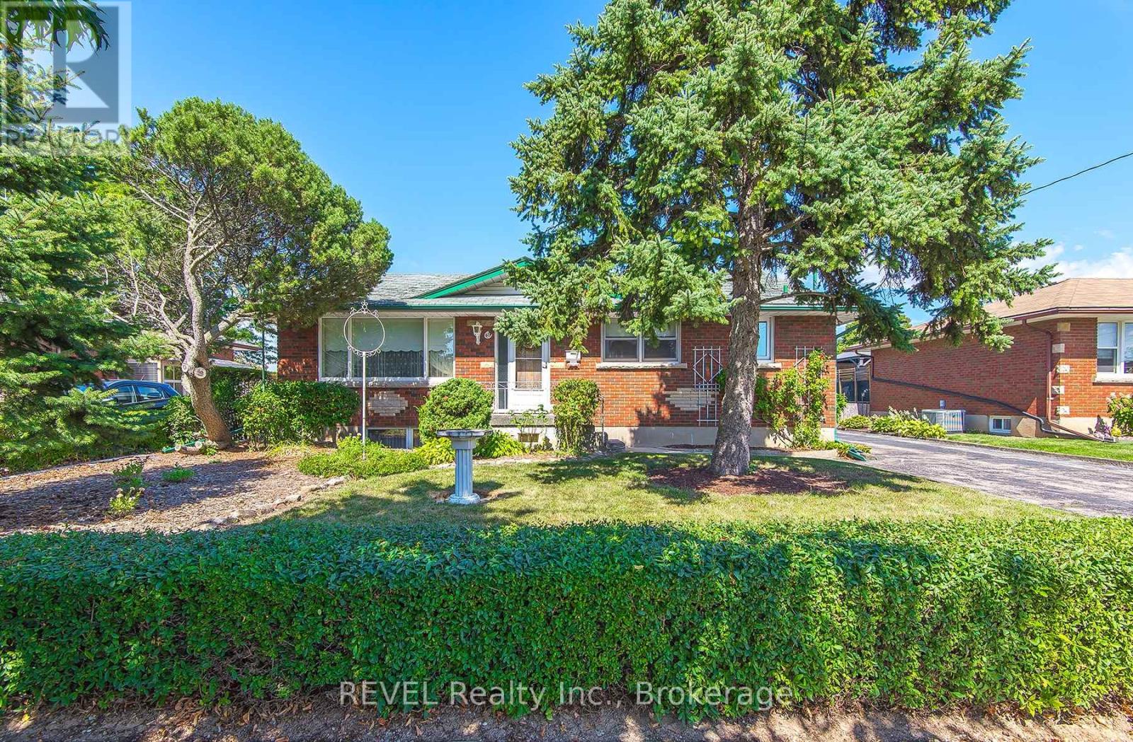 9 Hawthorne Avenue, St. Catharines, Ontario  L2M 6A8 - Photo 3 - X12387933