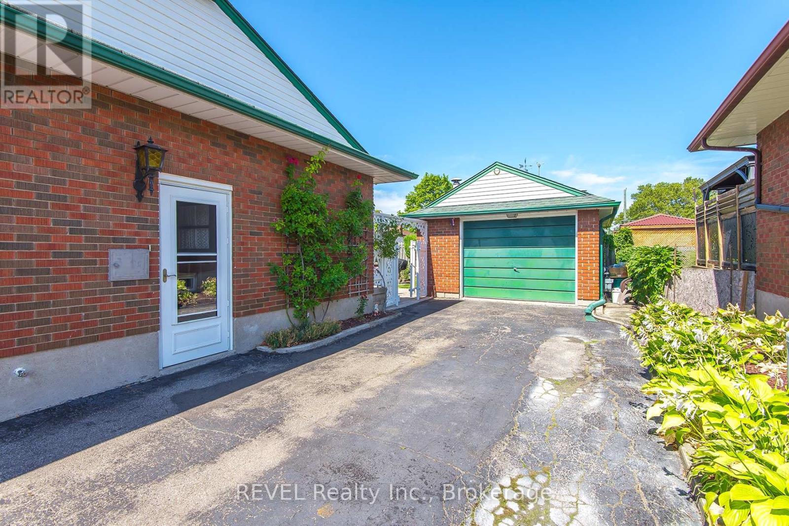 9 Hawthorne Avenue, St. Catharines, Ontario  L2M 6A8 - Photo 35 - X12387933