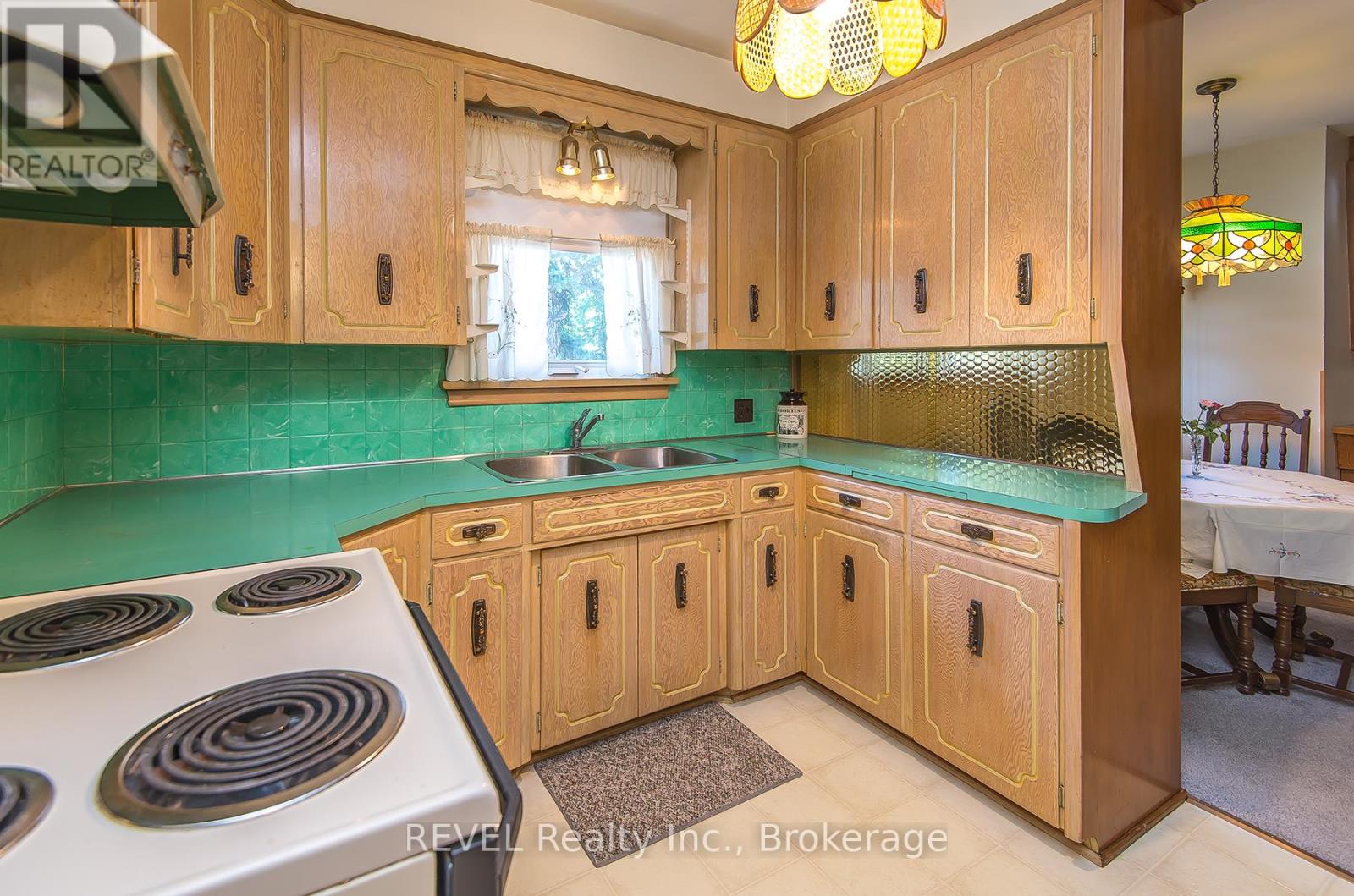 9 Hawthorne Avenue, St. Catharines, Ontario  L2M 6A8 - Photo 8 - X12387933