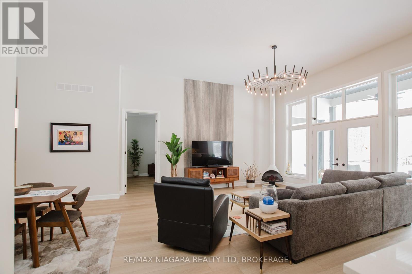 3376 Whispering Woods Trail, Fort Erie, Ontario  L0S 1N0 - Photo 11 - X12389877