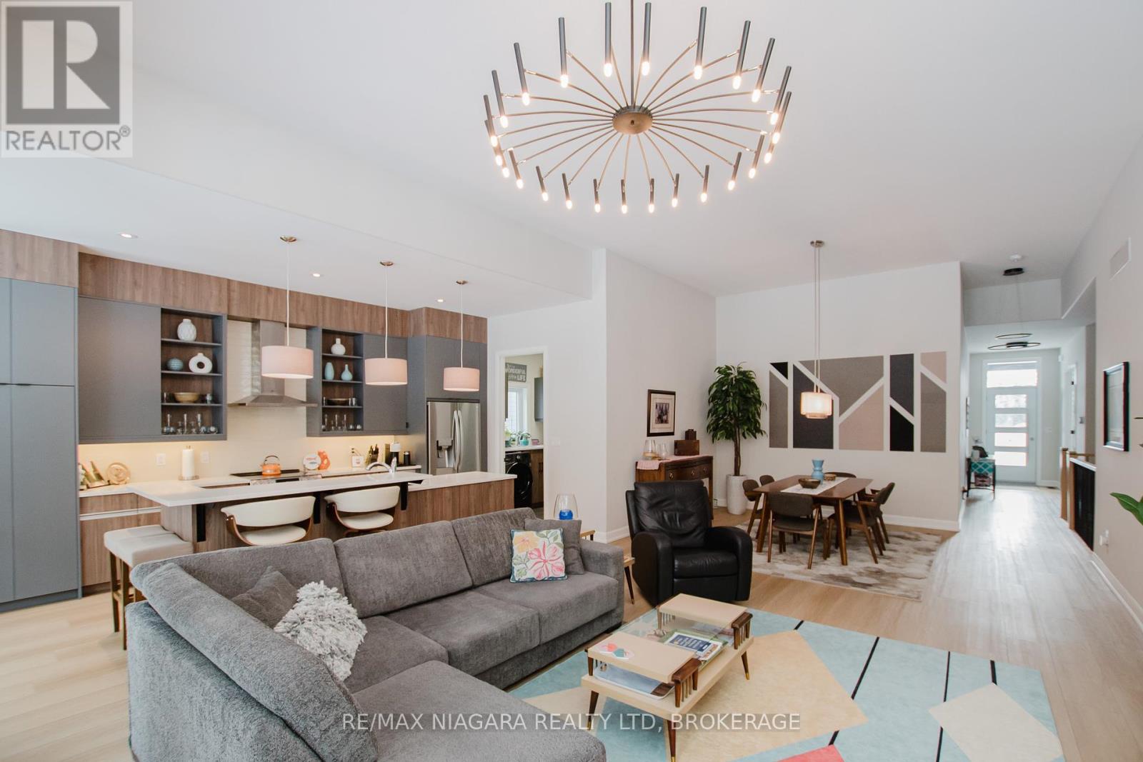 3376 Whispering Woods Trail, Fort Erie, Ontario  L0S 1N0 - Photo 12 - X12389877