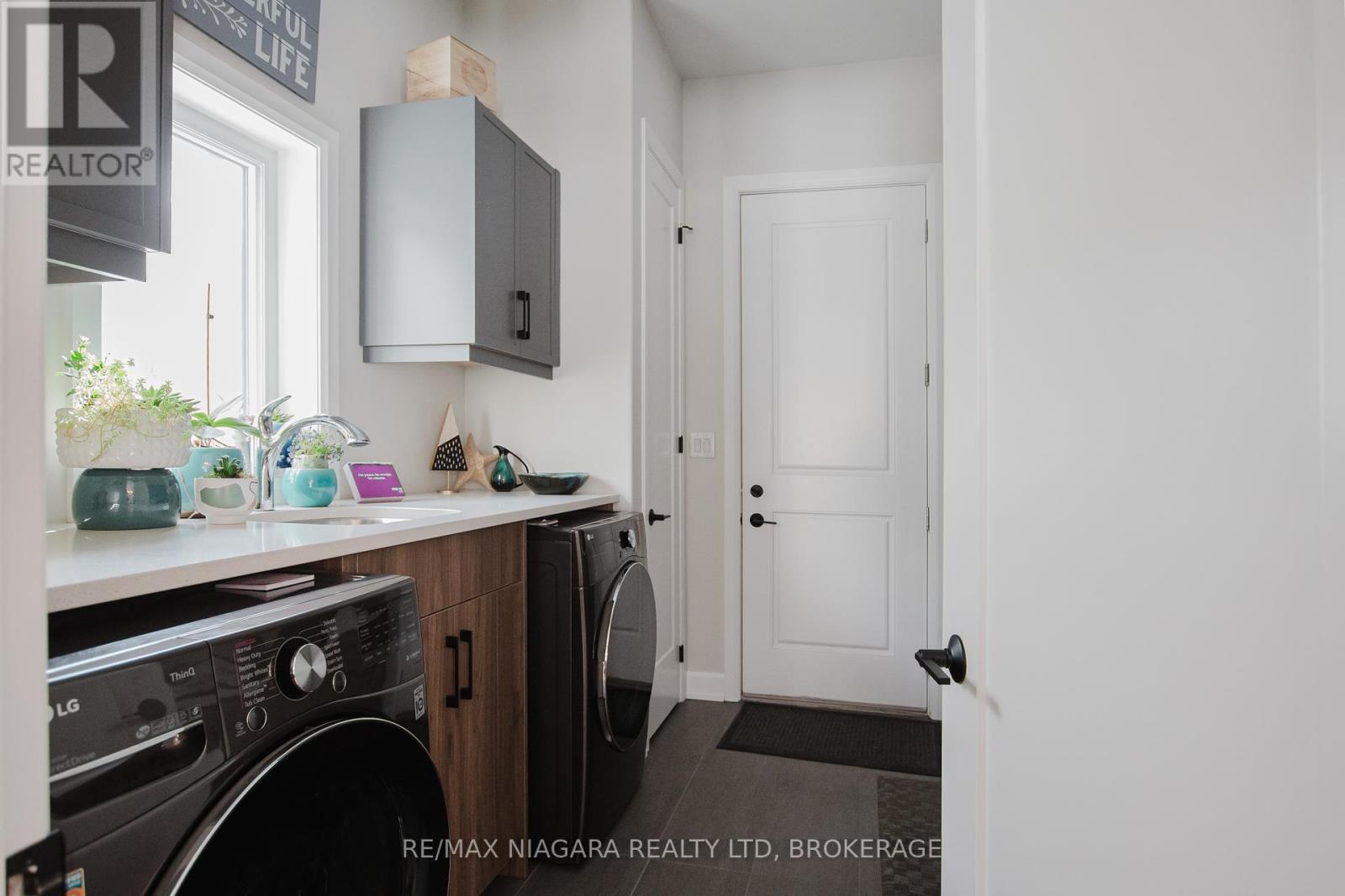 3376 Whispering Woods Trail, Fort Erie, Ontario  L0S 1N0 - Photo 20 - X12389877