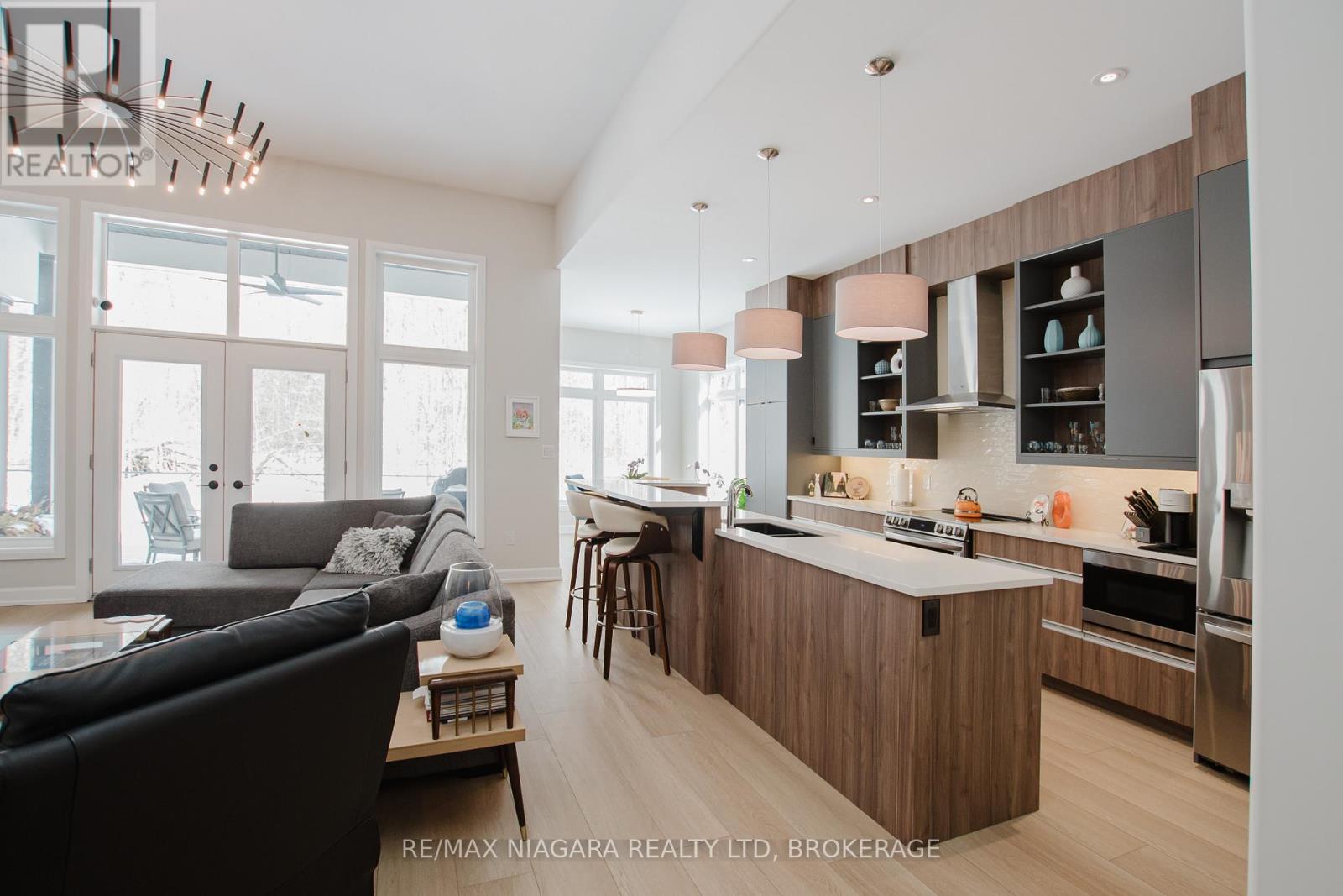 3376 Whispering Woods Trail, Fort Erie, Ontario  L0S 1N0 - Photo 3 - X12389877