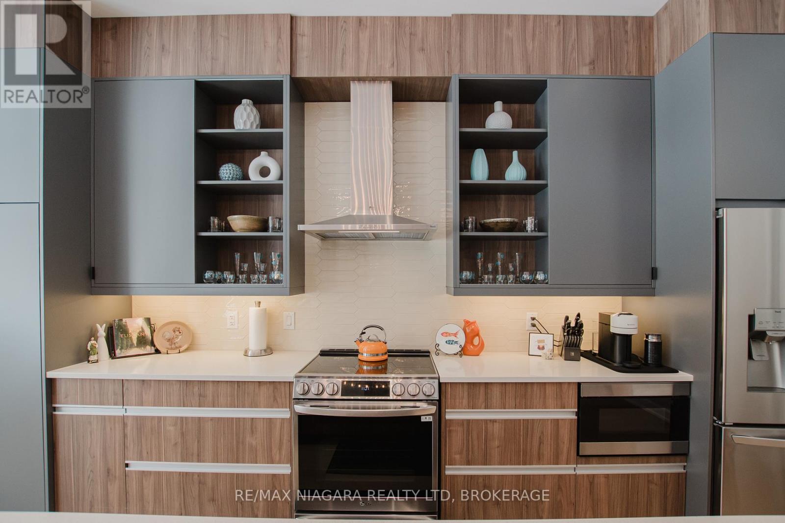 3376 Whispering Woods Trail, Fort Erie, Ontario  L0S 1N0 - Photo 4 - X12389877