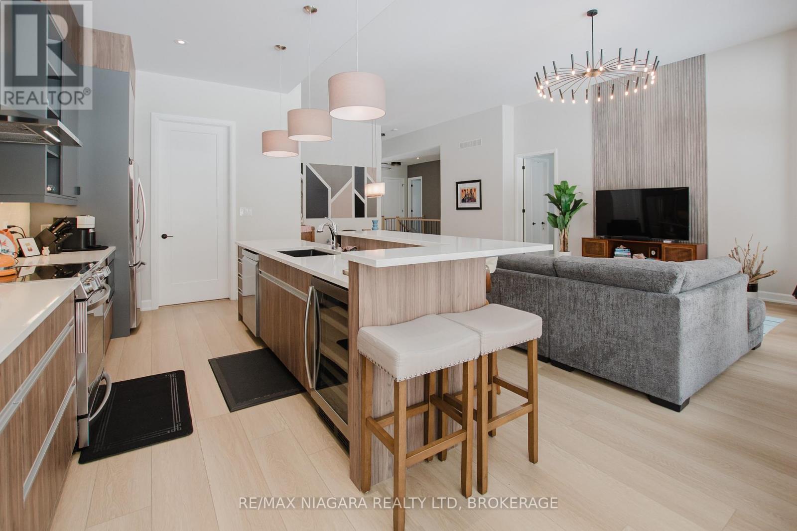 3376 Whispering Woods Trail, Fort Erie, Ontario  L0S 1N0 - Photo 45 - X12389877