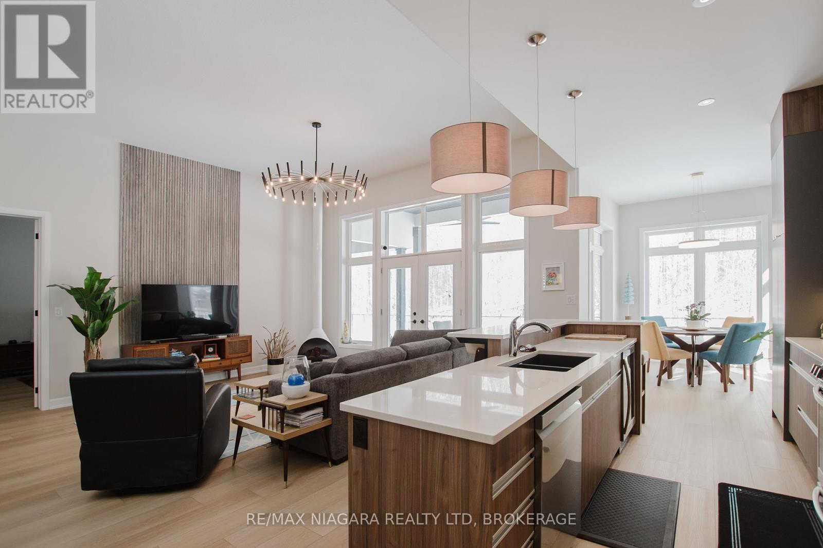 3376 Whispering Woods Trail, Fort Erie, Ontario  L0S 1N0 - Photo 5 - X12389877