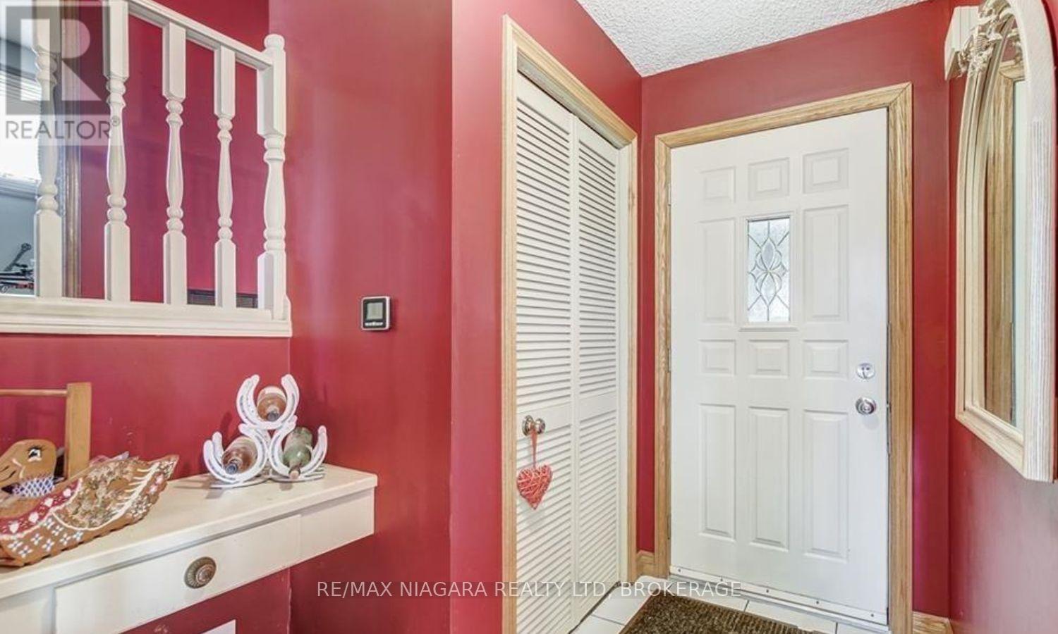 851 Forks Road E, Port Colborne, Ontario  L3K 5V5 - Photo 3 - X12389986