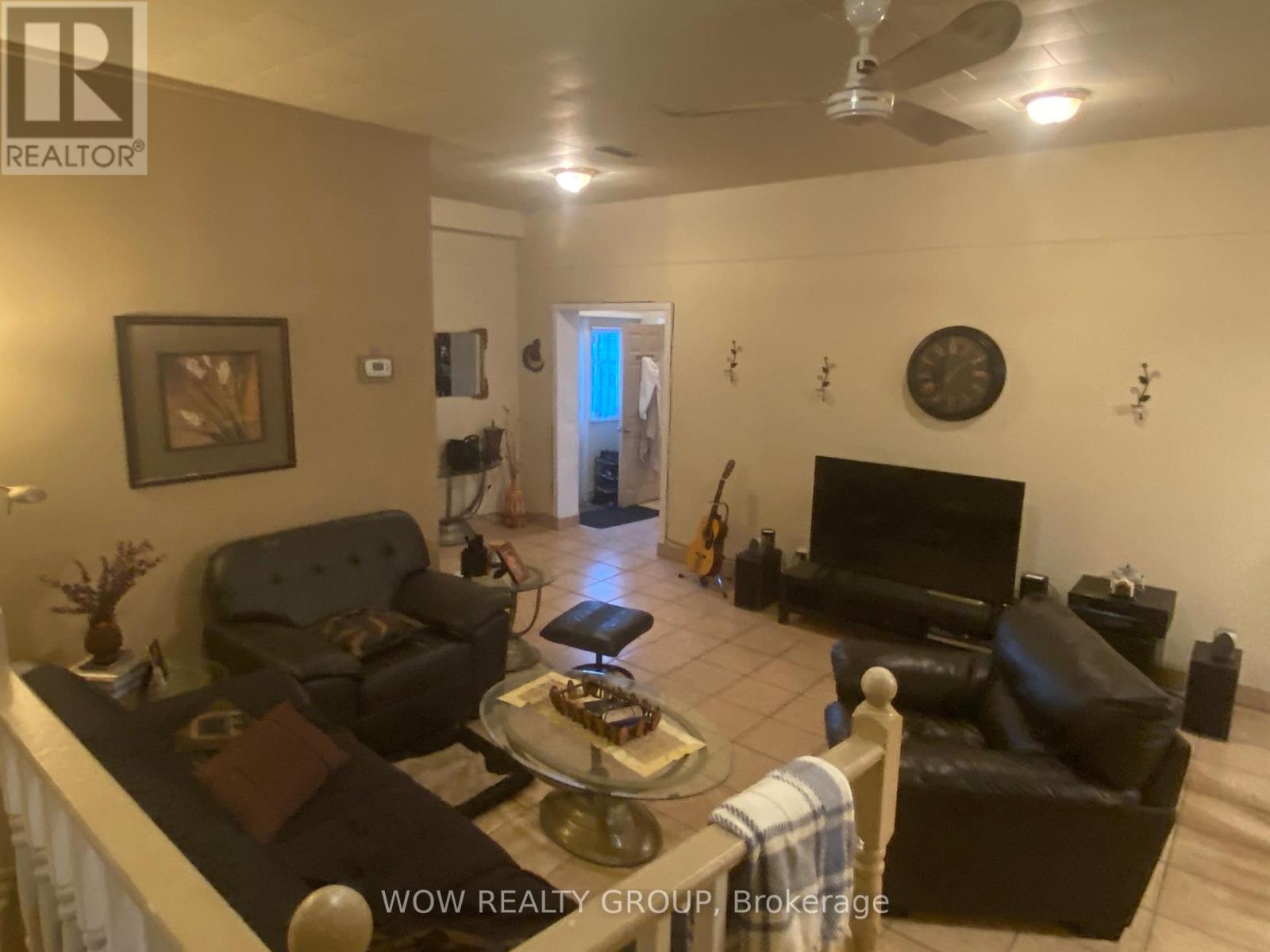 215 Broadway Avenue, Welland, Ontario  L3C 5L7 - Photo 10 - X12390268