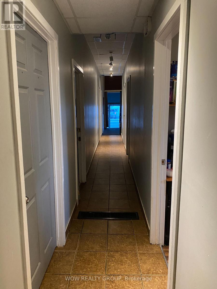 215 Broadway Avenue, Welland, Ontario  L3C 5L7 - Photo 26 - X12390268