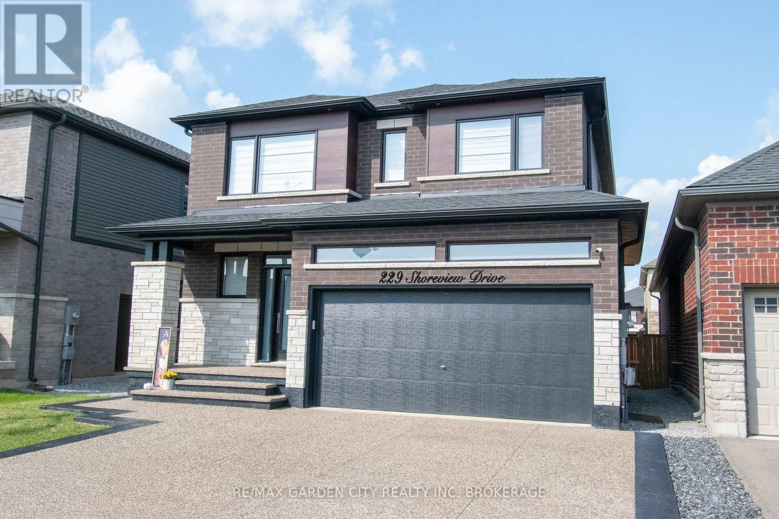 229 Shoreview Drive, Welland, Ontario  L3B 0H3 - Photo 2 - X12390866