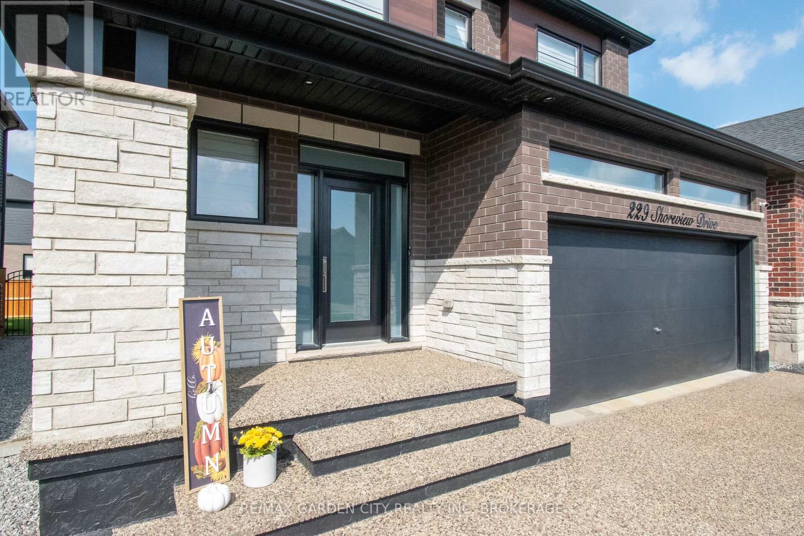 229 Shoreview Drive, Welland, Ontario  L3B 0H3 - Photo 4 - X12390866