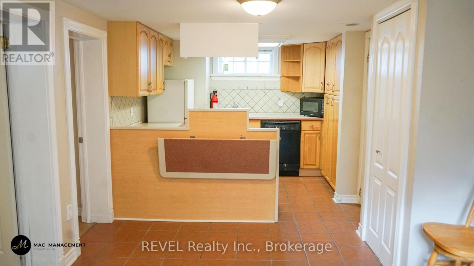 Lower - 31 Philip Street, St. Catharines, Ontario  L2P 2M7 - Photo 10 - X12391681