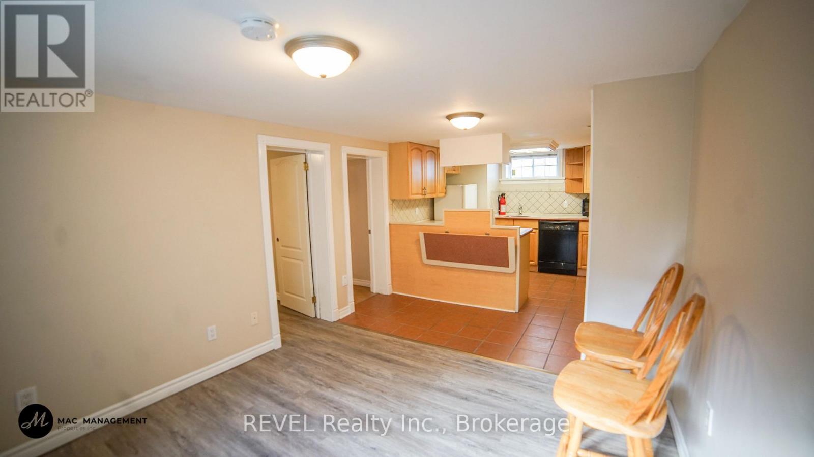 Lower - 31 Philip Street, St. Catharines, Ontario  L2P 2M7 - Photo 8 - X12391681