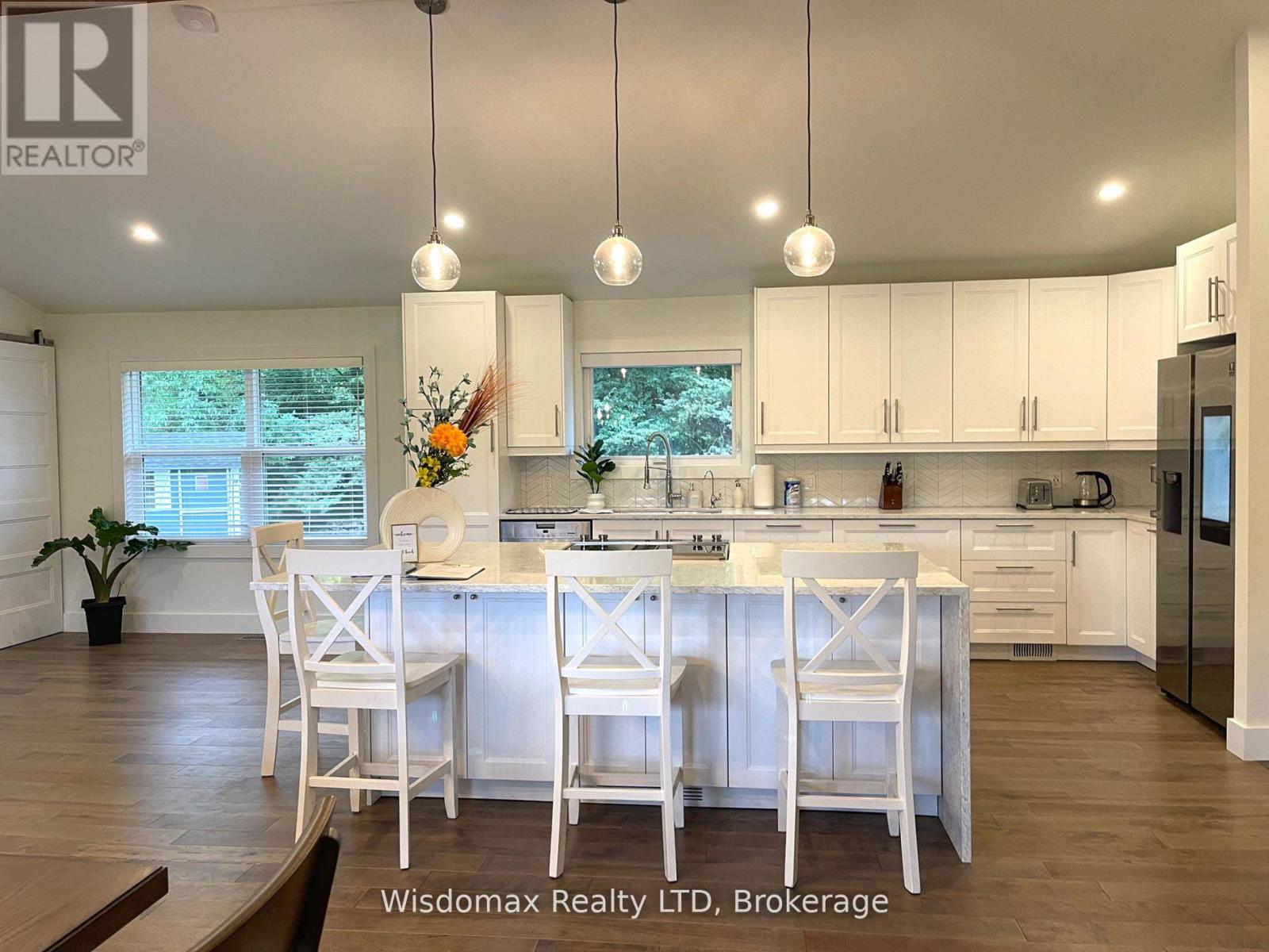 341 Lakeshore Road, Niagara-On-The-Lake, Ontario  L0S 1J0 - Photo 12 - X12391999