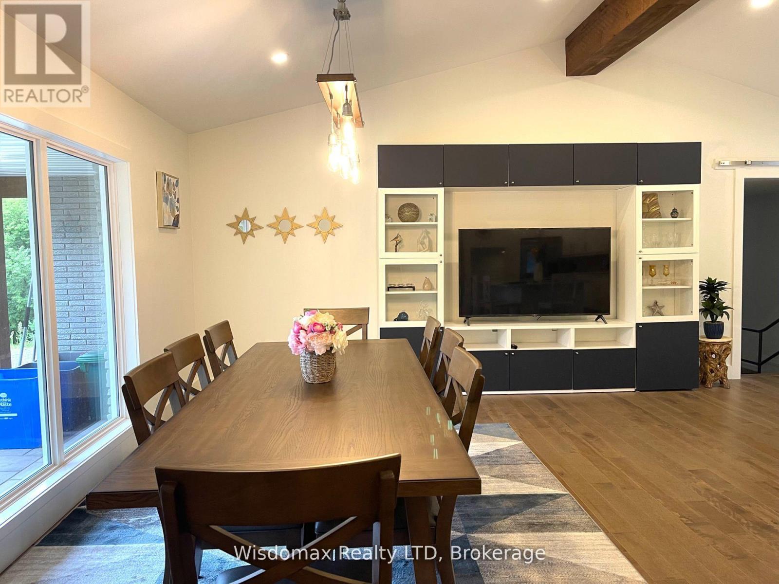 341 Lakeshore Road, Niagara-On-The-Lake, Ontario  L0S 1J0 - Photo 14 - X12391999