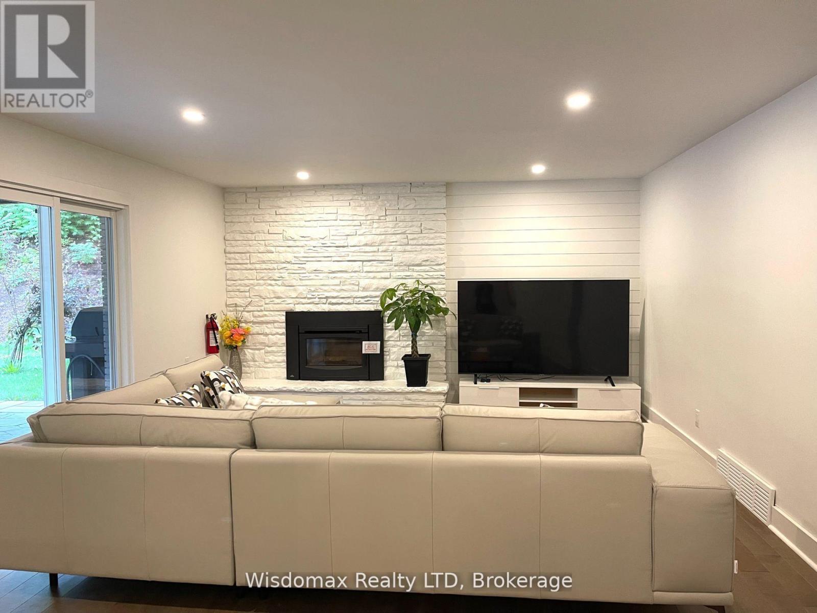 341 Lakeshore Road, Niagara-On-The-Lake, Ontario  L0S 1J0 - Photo 22 - X12391999