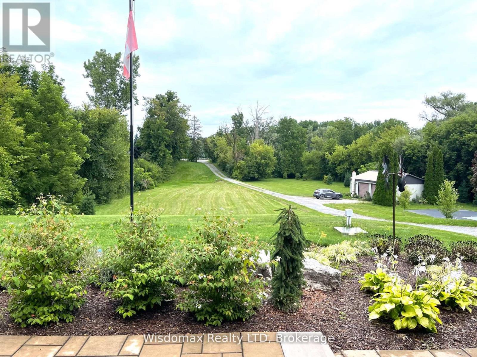 341 Lakeshore Road, Niagara-On-The-Lake, Ontario  L0S 1J0 - Photo 4 - X12391999