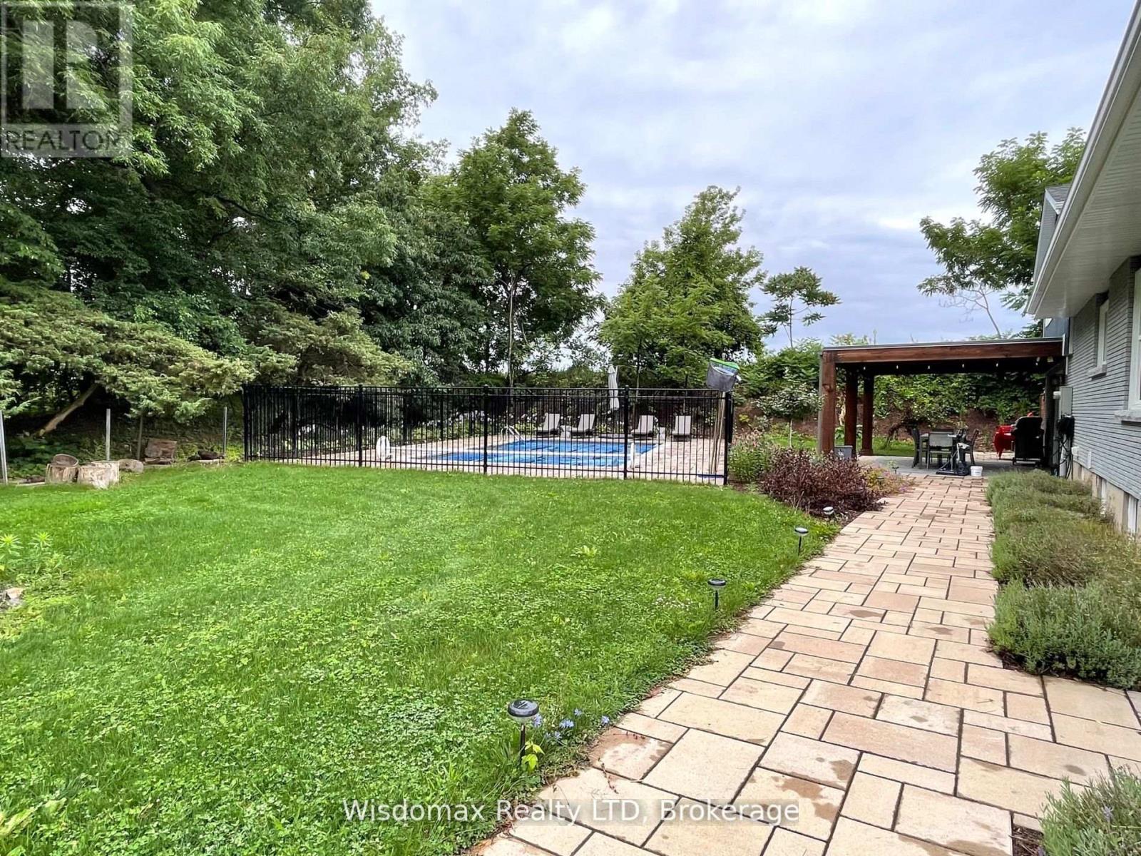 341 Lakeshore Road, Niagara-On-The-Lake, Ontario  L0S 1J0 - Photo 6 - X12391999