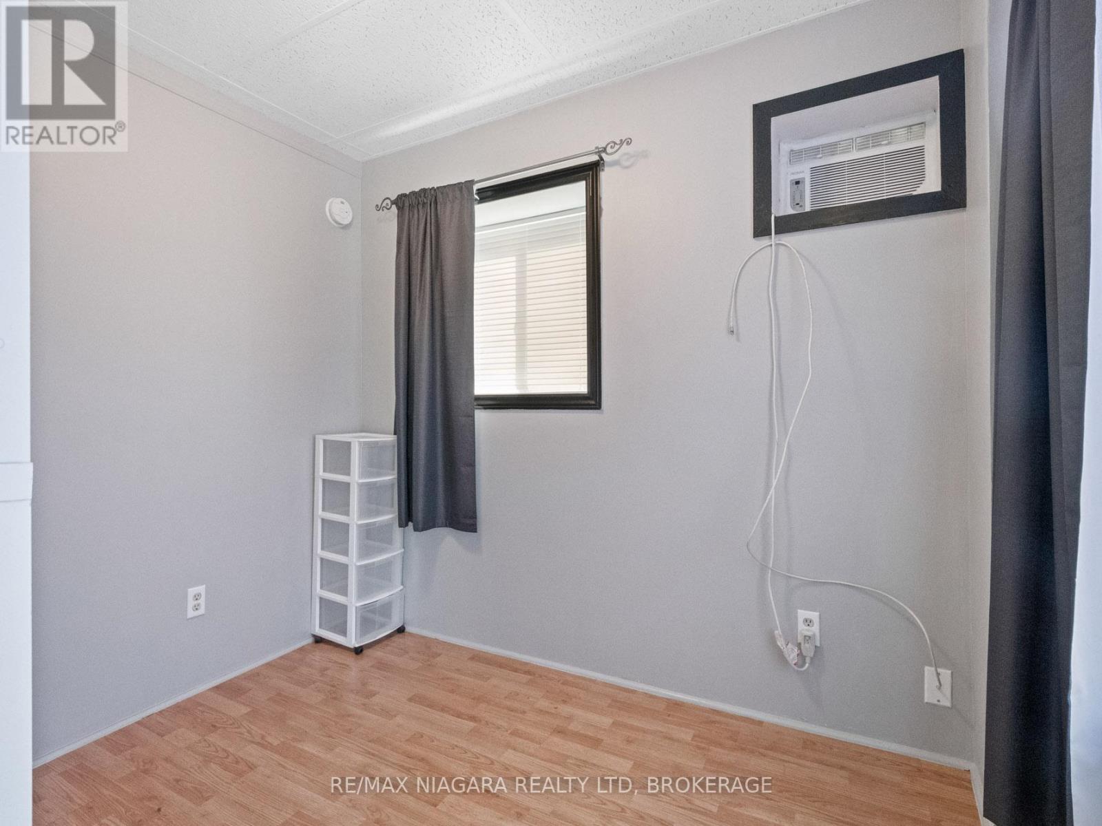 61 Queen Street, Fort Erie, Ontario  L2A 1T7 - Photo 11 - X12393901