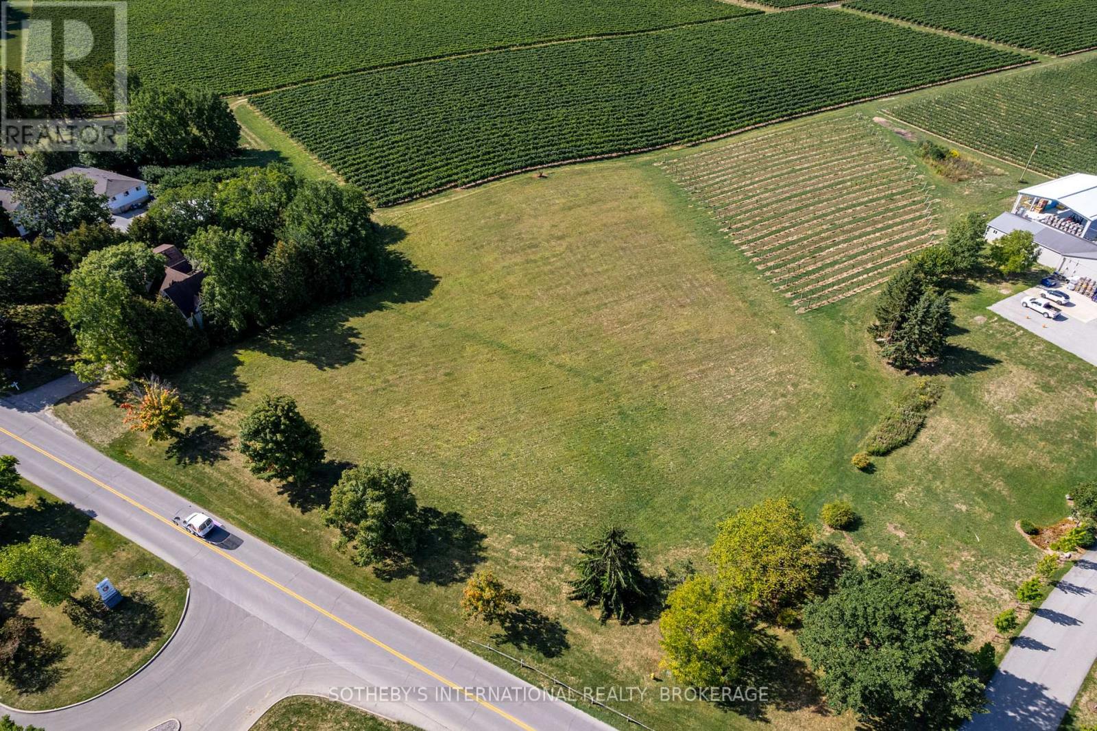 15936 Niagara Parkway, Niagara-On-The-Lake, Ontario  L0S 1J0 - Photo 2 - X12394191