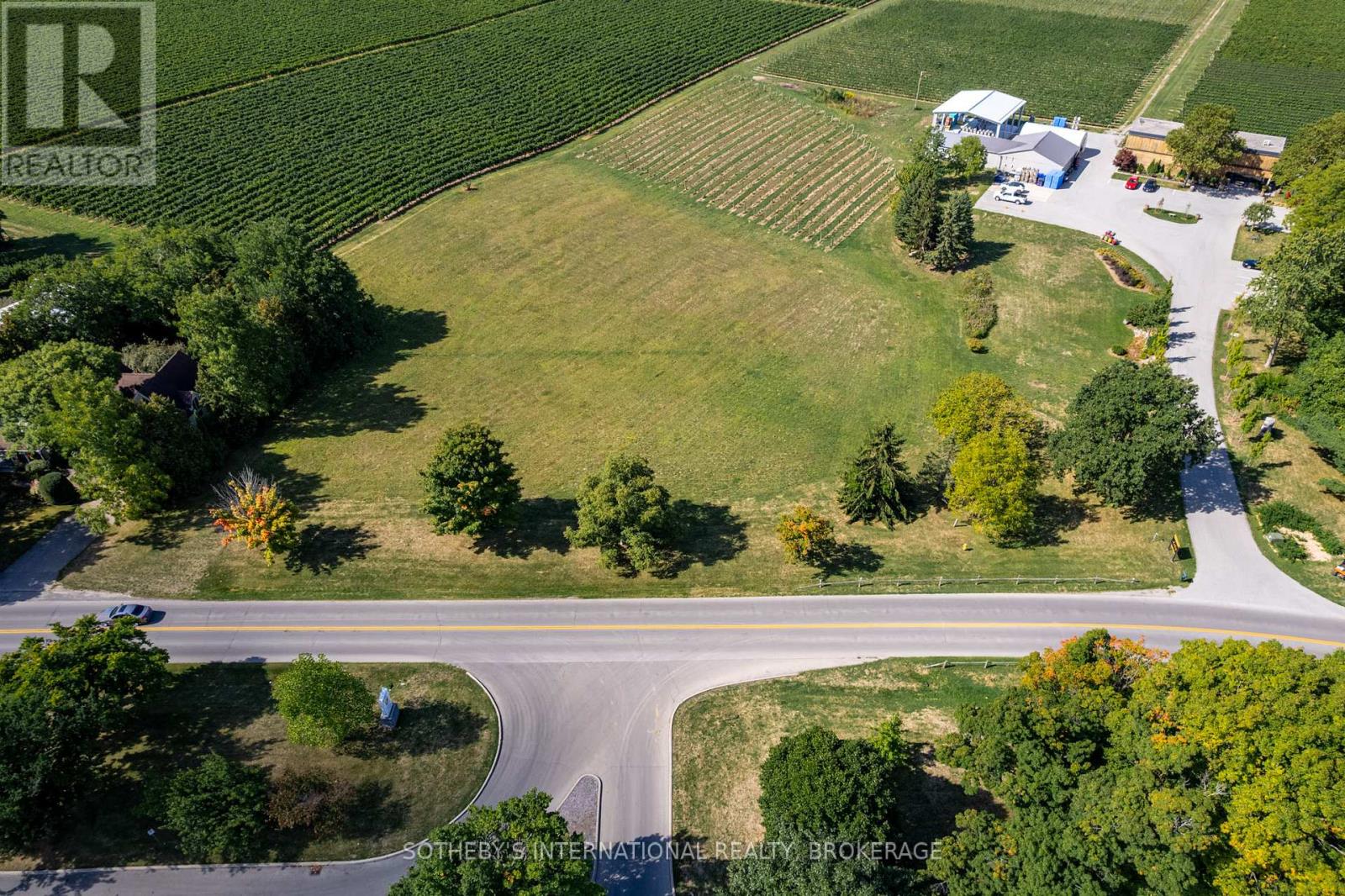 15936 Niagara Parkway, Niagara-On-The-Lake, Ontario  L0S 1J0 - Photo 4 - X12394191