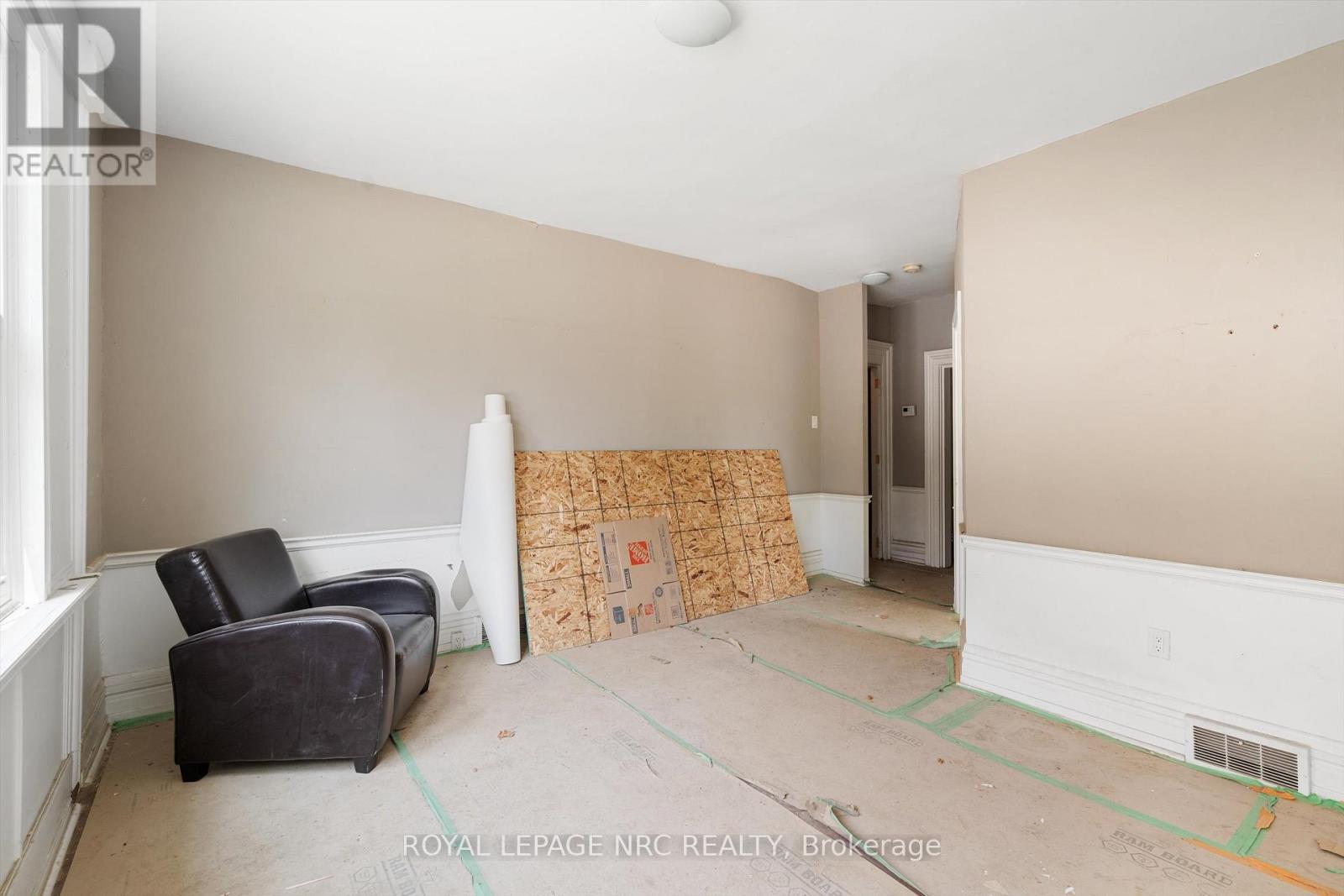 228 King Street, St. Catharines, Ontario  L2R 3J9 - Photo 14 - X12395906