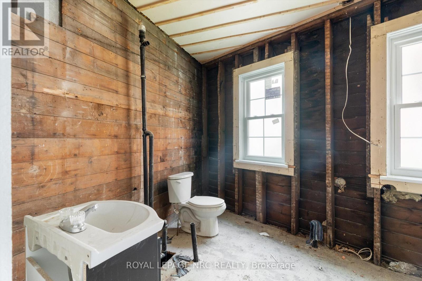 228 King Street, St. Catharines, Ontario  L2R 3J9 - Photo 22 - X12395906