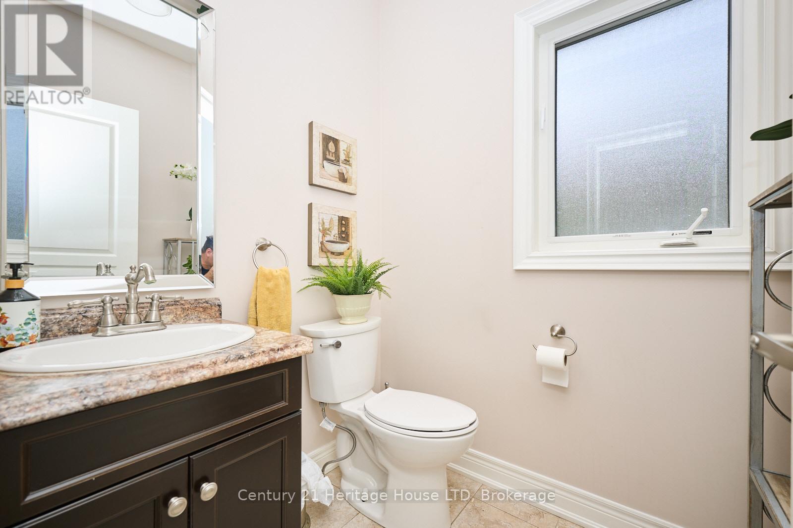 710 Brian Street, Fort Erie, Ontario  L2A 6W2 - Photo 10 - X12396740