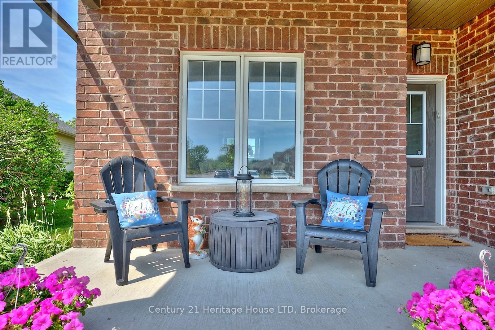 710 Brian Street, Fort Erie, Ontario  L2A 6W2 - Photo 2 - X12396740