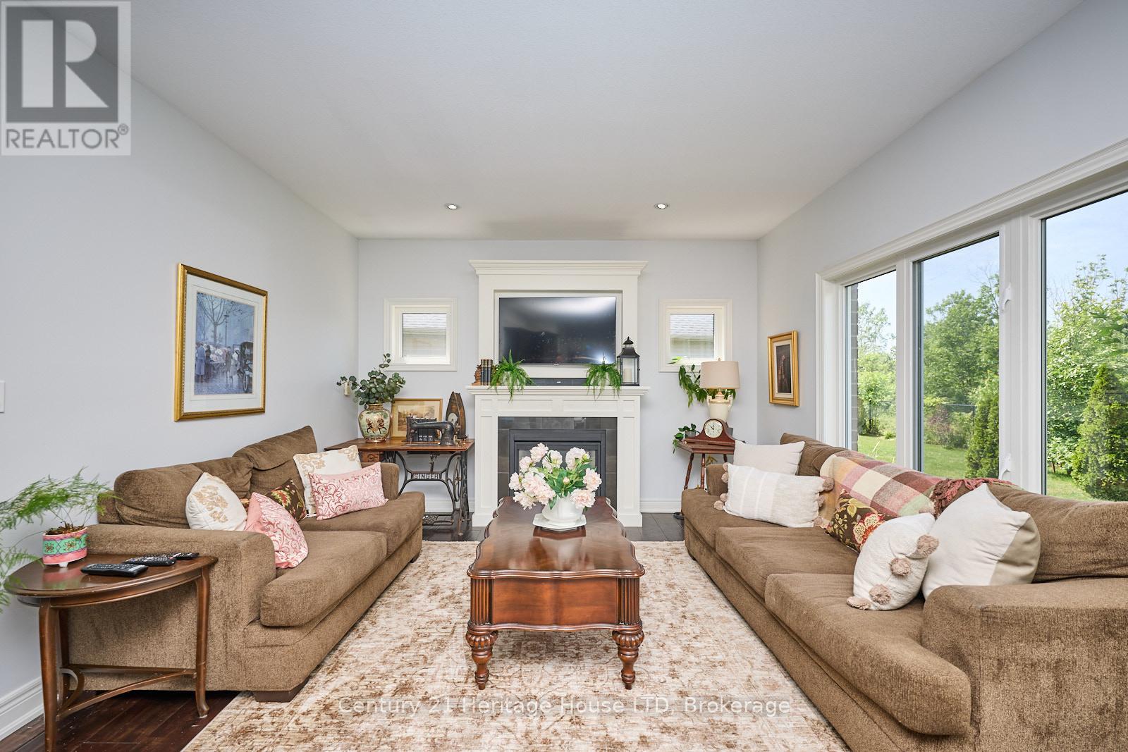 710 Brian Street, Fort Erie, Ontario  L2A 6W2 - Photo 4 - X12396740