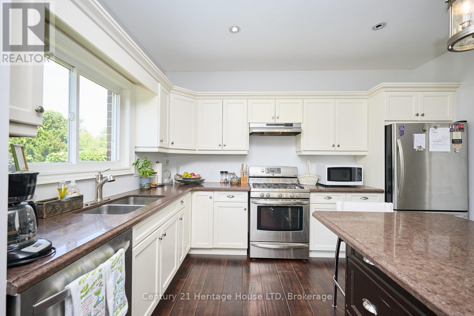 710 Brian Street, Fort Erie, Ontario  L2A 6W2 - Photo 8 - X12396740