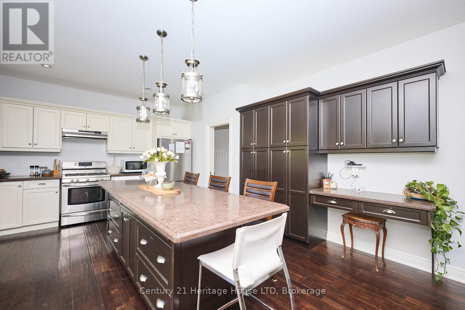 710 Brian Street, Fort Erie, Ontario  L2A 6W2 - Photo 9 - X12396740