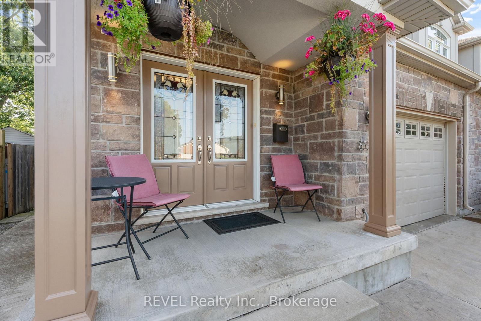 6558 Montrose Road, Niagara Falls, Ontario  L2H 1M4 - Photo 2 - X12396909