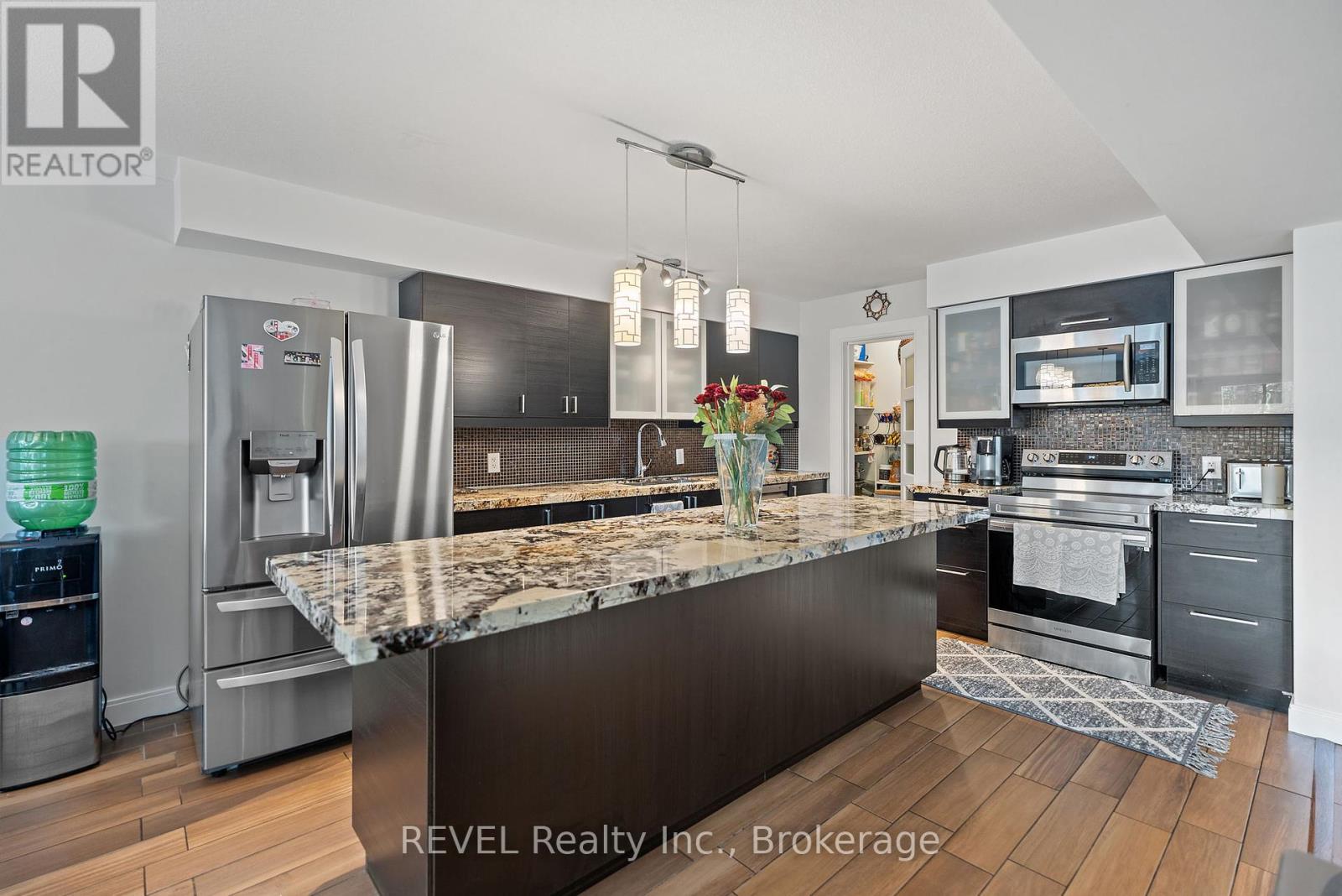 6558 Montrose Road, Niagara Falls, Ontario  L2H 1M4 - Photo 9 - X12396909