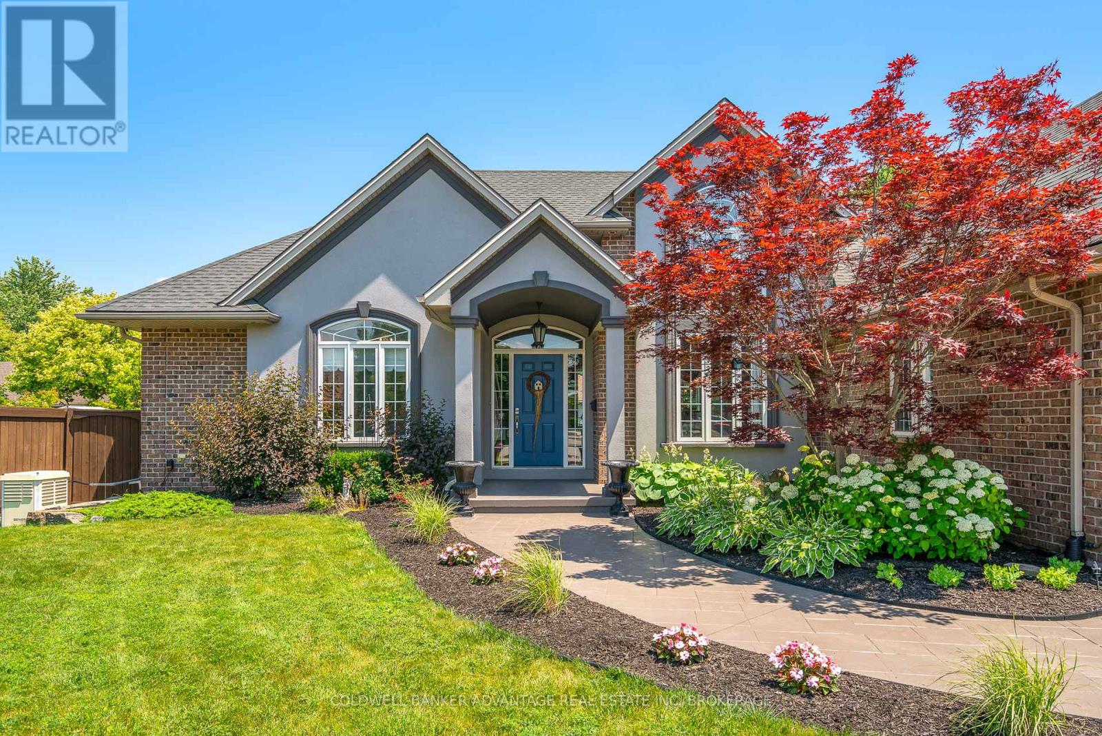 152 Redwood Court, Welland, Ontario  L3C 7C4 - Photo 3 - X12397331