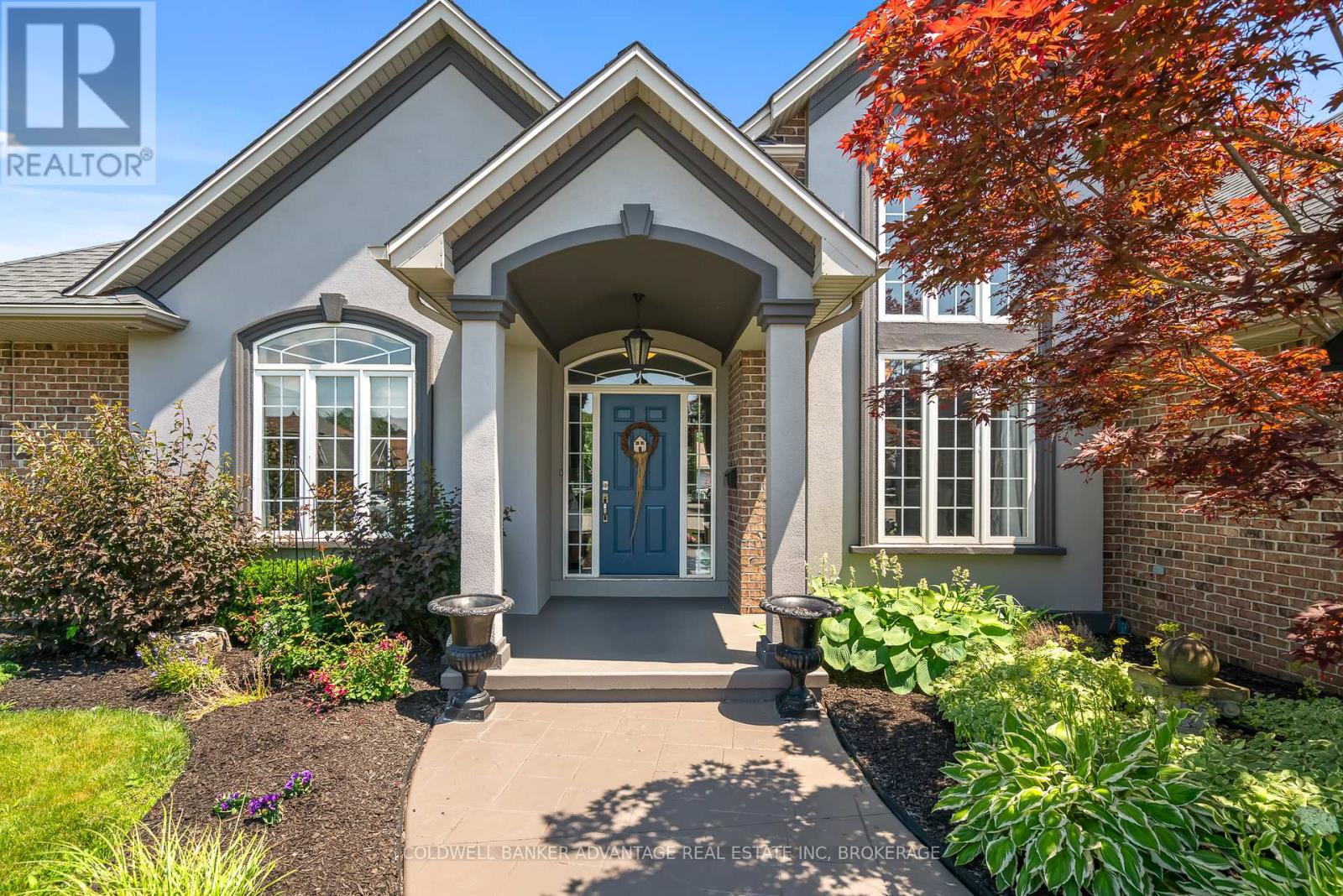 152 Redwood Court, Welland, Ontario  L3C 7C4 - Photo 4 - X12397331