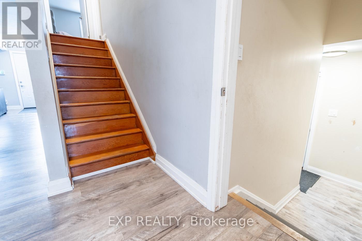 11 Garden Street, Thorold, Ontario  L2V 3H9 - Photo 14 - X12397659