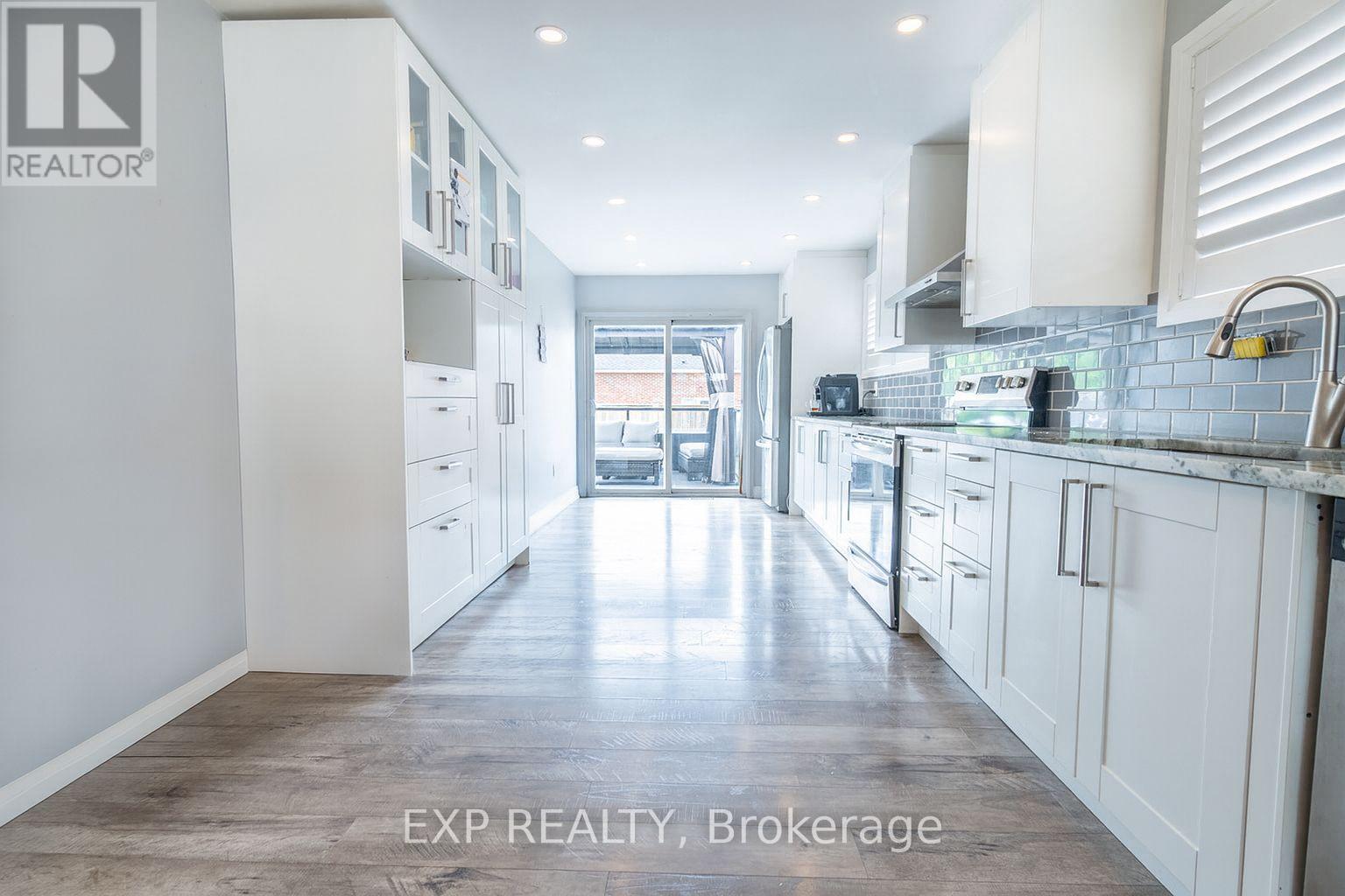 11 Garden Street, Thorold, Ontario  L2V 3H9 - Photo 2 - X12397659