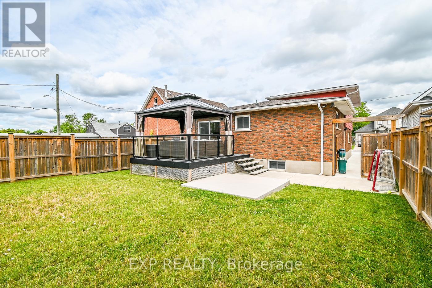 11 Garden Street, Thorold, Ontario  L2V 3H9 - Photo 25 - X12397659