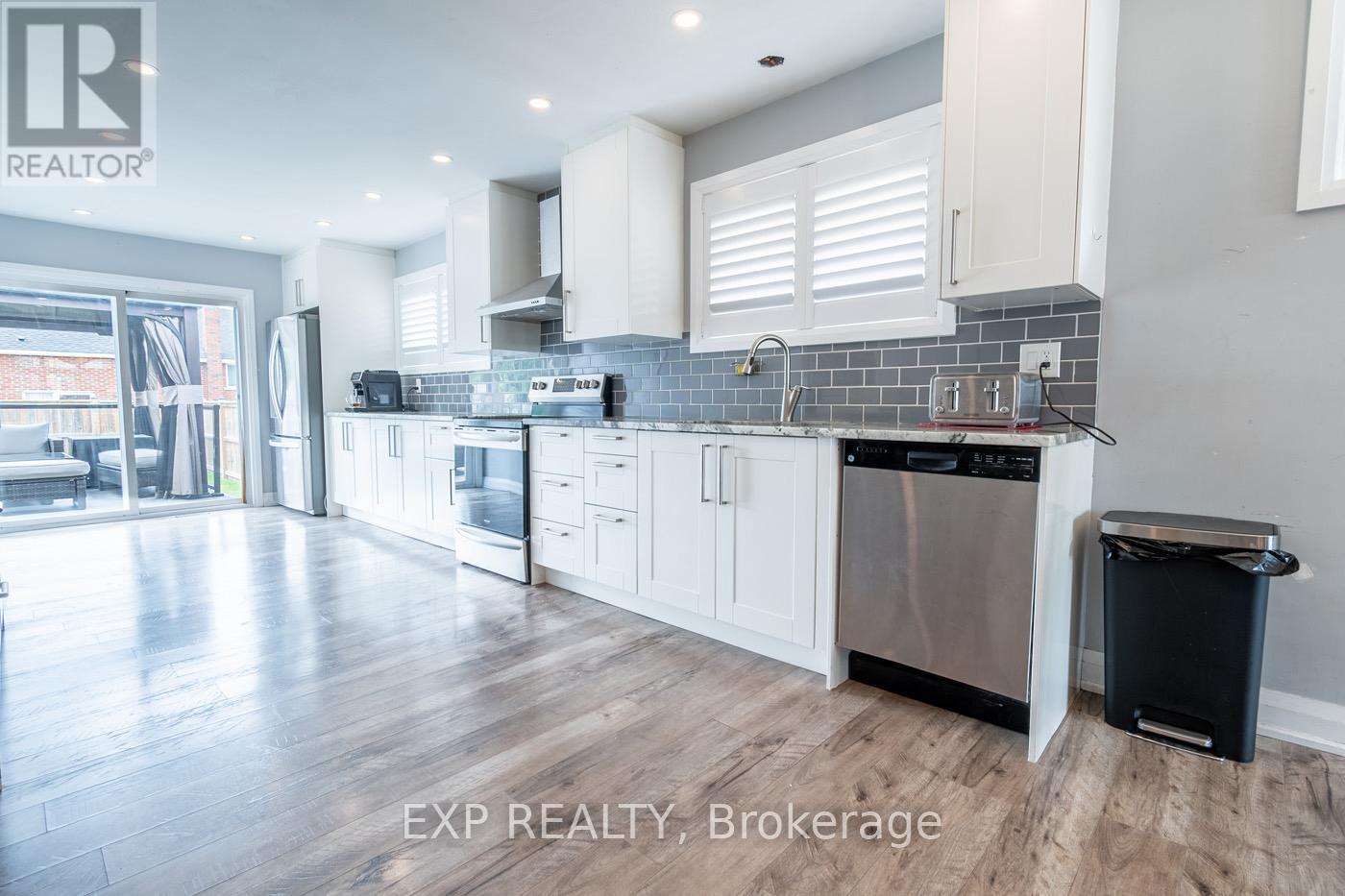 11 Garden Street, Thorold, Ontario  L2V 3H9 - Photo 5 - X12397659