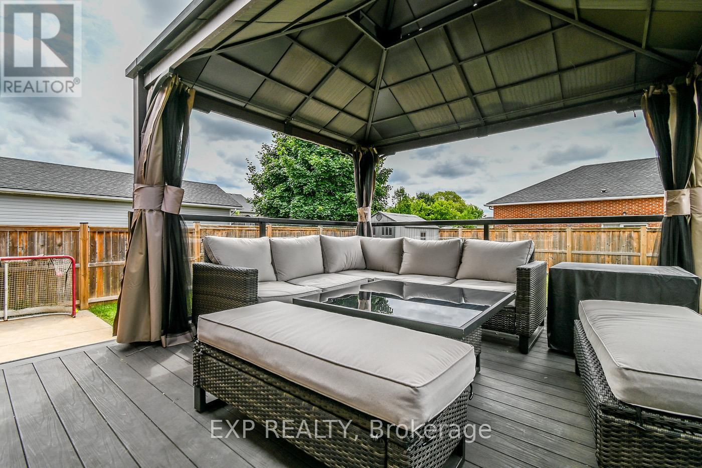 11 Garden Street, Thorold, Ontario  L2V 3H9 - Photo 7 - X12397659