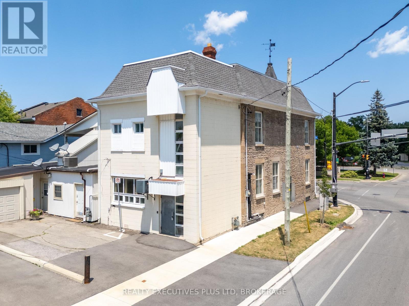 8196 Cummington Square W, Niagara Falls, Ontario  L2G 6V9 - Photo 3 - X12398435