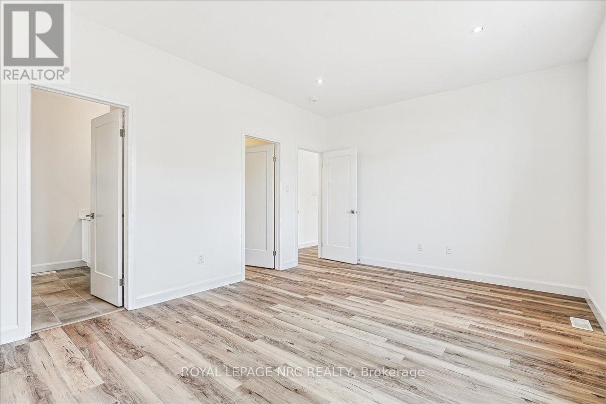 63 Beachwalk Crescent, Fort Erie, Ontario  L0S 1B0 - Photo 22 - X12400990