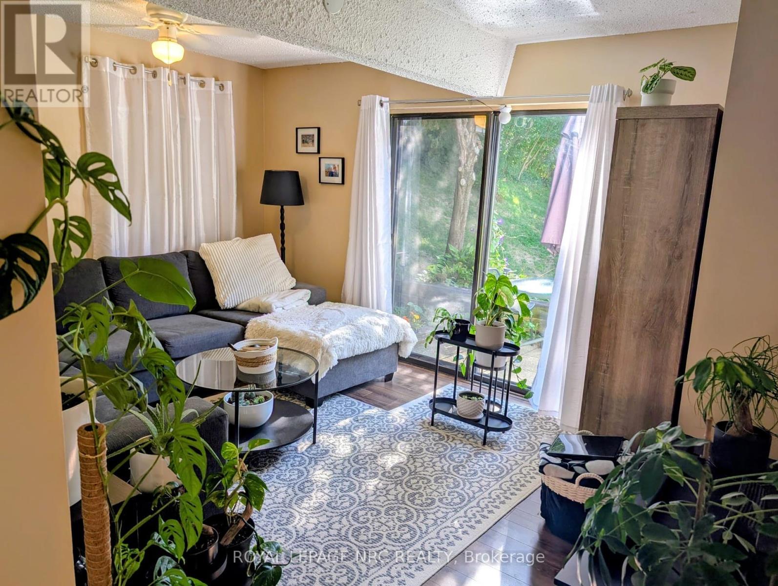 4132 Chippawa Parkway, Niagara Falls, Ontario  L2G 6E5 - Photo 12 - X12401254